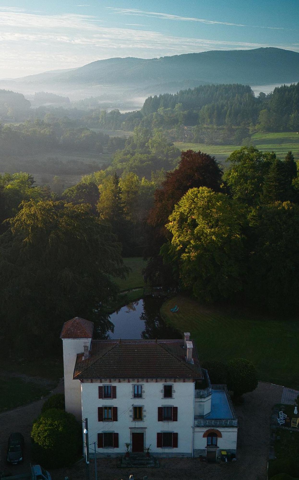 Domaine De Marchal - Chambres Et Table D'Hotes Celles-Sur-Durolle Ngoại thất bức ảnh