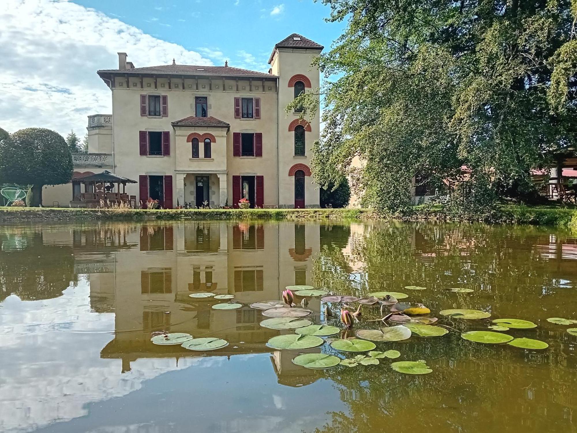 Domaine De Marchal - Chambres Et Table D'Hotes Celles-Sur-Durolle Ngoại thất bức ảnh